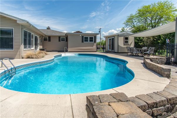 Exterior, Pool