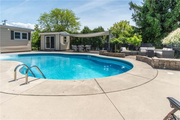 Exterior, Pool