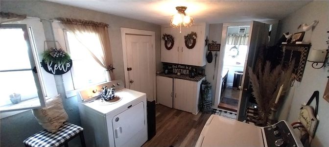 Interior, Kitchen, Washer, Wood Texture Flooring