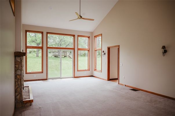 Empty room, Interior