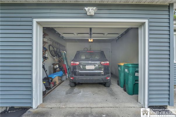 Exterior, Garage