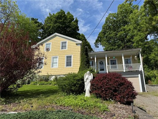 Backyard, Exterior, Facade, American Foursquare