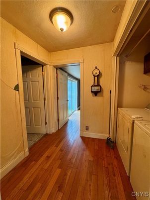 Interior, Washer, Wood Texture Flooring