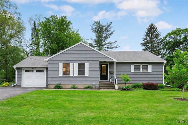 Attached, Exterior, Facade, Ranch