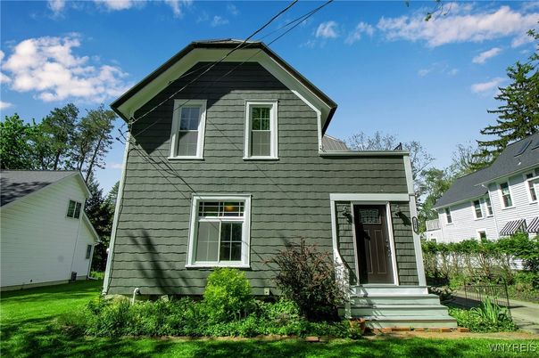 Exterior, Facade, Queen Anne Victorian