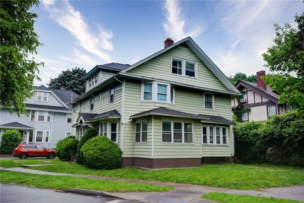 Exterior, Facade, Queen Anne Victorian