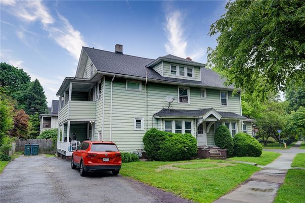 Exterior, Facade, American Foursquare