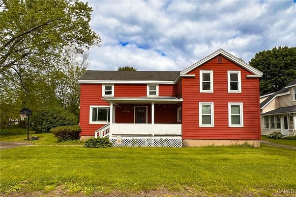 Backyard, Exterior, Facade, Queen Anne Victorian