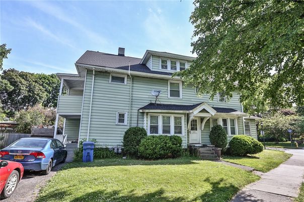 Exterior, Facade, American Foursquare