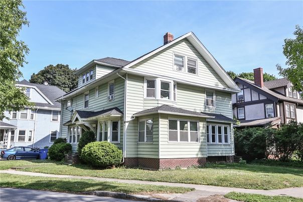 Exterior, Facade, Queen Anne Victorian