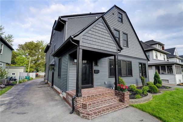 Exterior, Facade, Queen Anne Victorian
