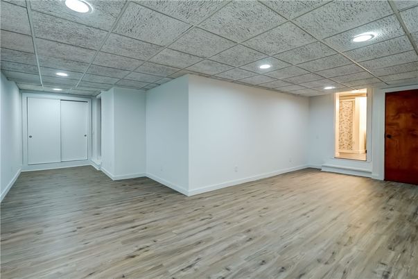 Empty room, Interior, Recessed Lighting, Wood Texture Flooring