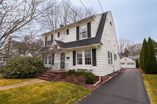 Exterior, Facade, Cape Cod