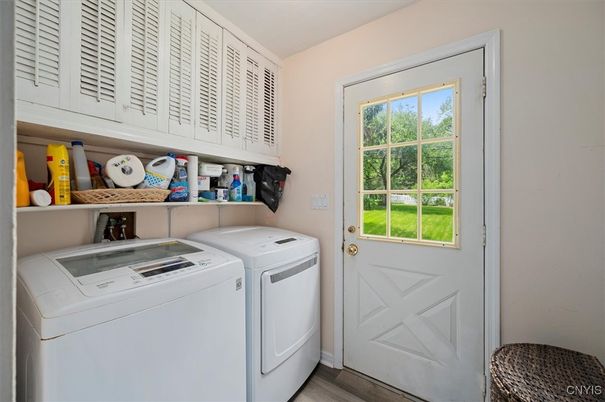 Interior, Washer, Wood Texture Flooring