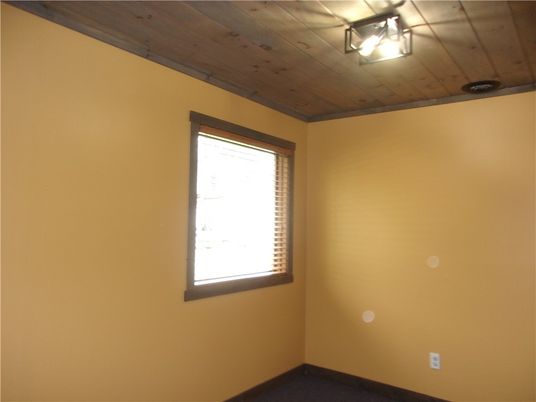 Empty room, Interior, Wooden Ceilings