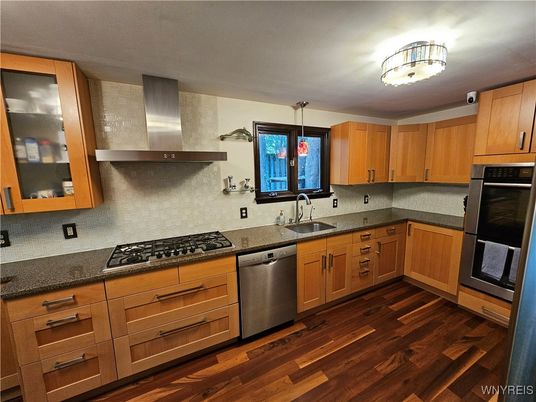 Dining room, Interior, Kitchen, Stainless Steel Appliances, Wood Texture Flooring