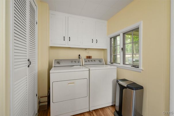 Interior, Utility Closets, Washer, Wood Texture Flooring