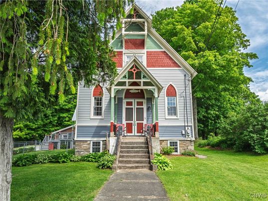 Exterior, Facade, Queen Anne Victorian