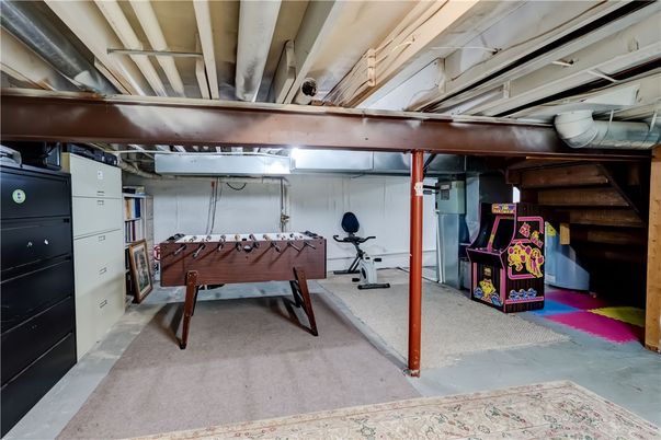 Game Room, Interior
