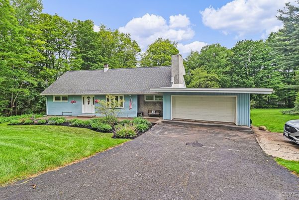 Attached, Exterior, Facade, Cape Cod