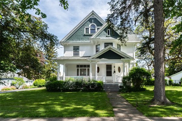 Exterior, Facade, Queen Anne Victorian