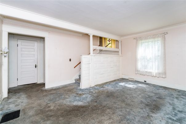 Empty room, Interior