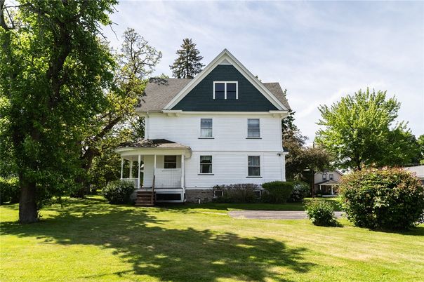 Backyard, Exterior, Facade, Queen Anne Victorian