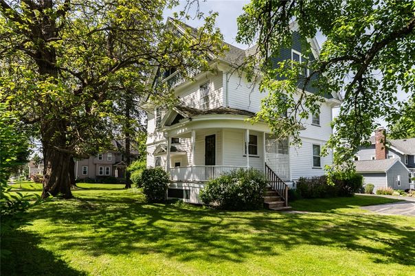 Backyard, Exterior, Facade, Queen Anne Victorian