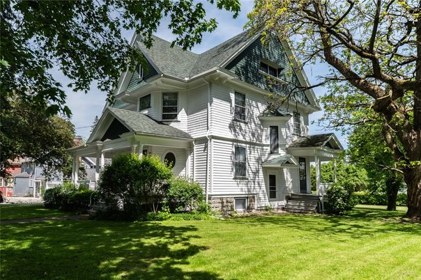 Backyard, Exterior, Facade, Queen Anne Victorian