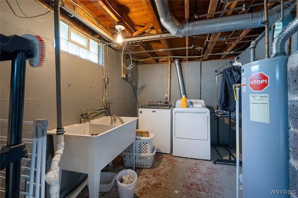 Interior, Washer, Wooden Beams