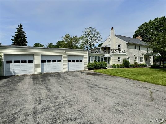 Attached, Exterior, Facade, Farmhouse