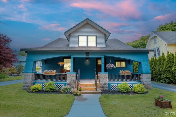 Exterior, Facade, American Craftsman