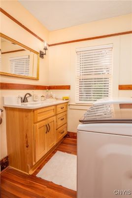 Interior, Washer, Wood Texture Flooring