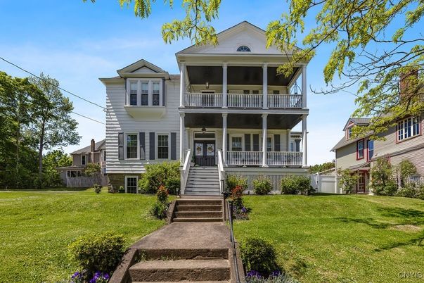 Exterior, Facade, Queen Anne Victorian