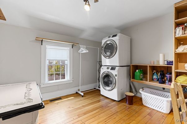 Interior, Utility Closets, Washer, Wood Texture Flooring