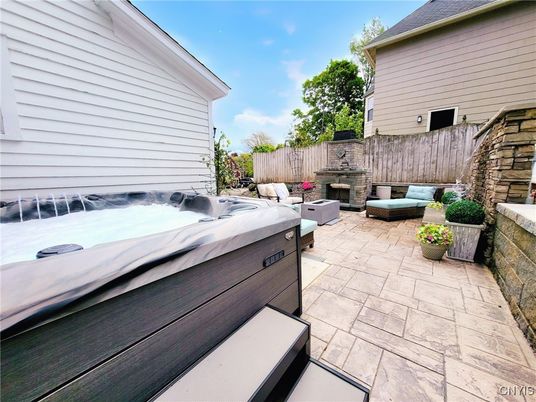 Exterior, Fireplace, Hot Tub
