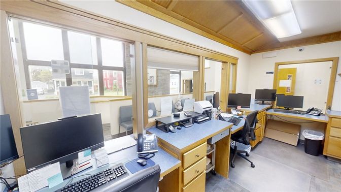 Home Office, Interior