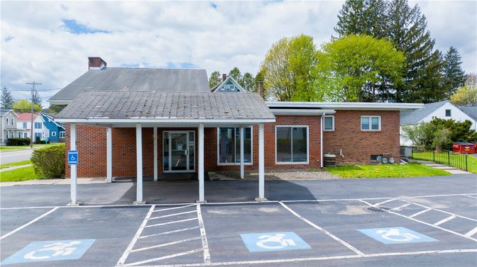 Exterior, Facade, Brick Facade, Cape Cod