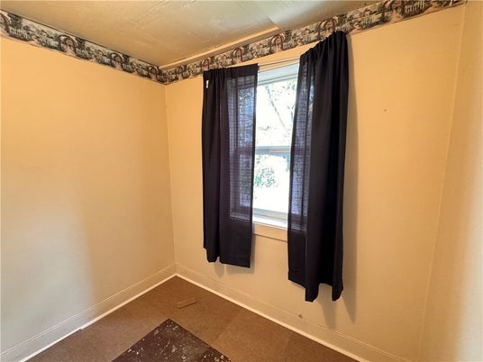 Empty room, Interior