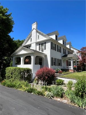Exterior, Facade, Queen Anne Victorian