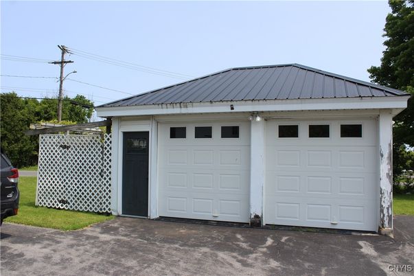 Detached Garage, Exterior