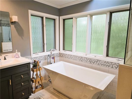 Bathroom, Free Standing Baths, Interior