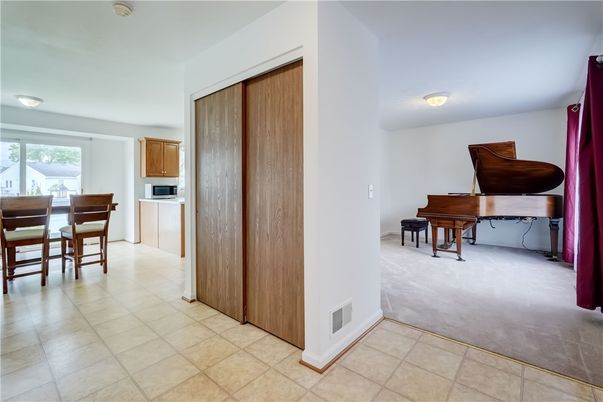 Dining room, Interior, Piano
