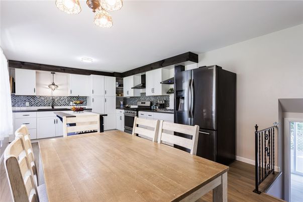 Dining room, Interior, Kitchen, Stainless Steel Appliances, Wood Texture Flooring