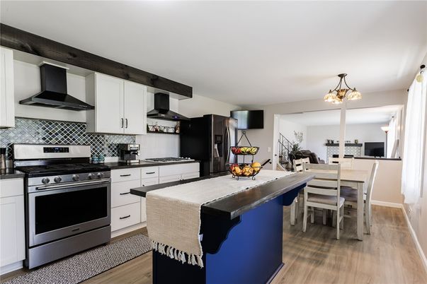 Dining room, Interior, Kitchen, Stainless Steel Appliances, Wood Texture Flooring