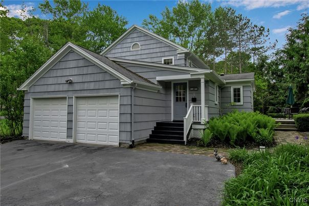 Attached, Exterior, Facade, American Craftsman
