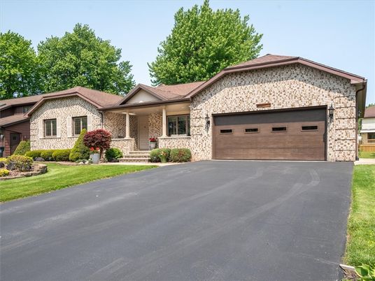 Attached, Exterior, Facade, Ranch