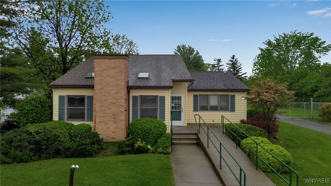 Exterior, Facade, Brick Facade, Cape Cod