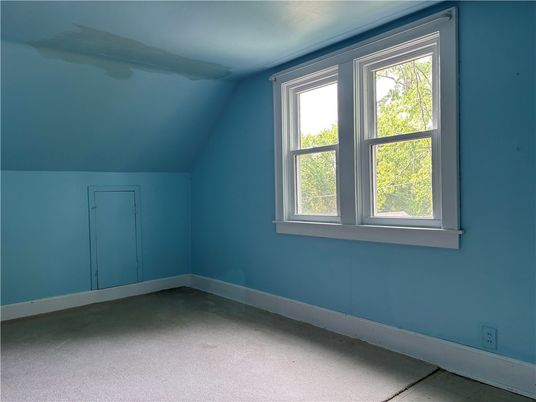 Empty room, Interior