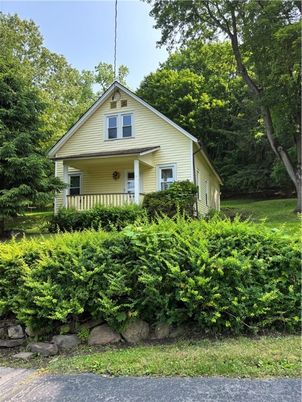 Backyard, Exterior, Facade, Queen Anne Victorian